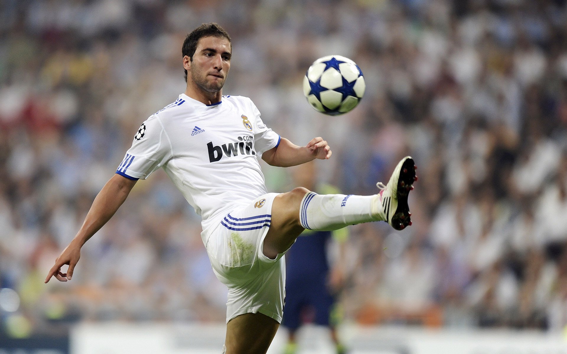 中国足球超级联赛：上海申花逆转取胜，追赶领头羊，中国足协杯申花